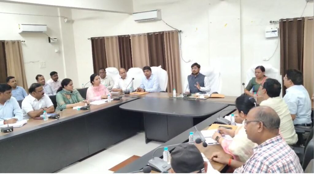 DM Chandauli