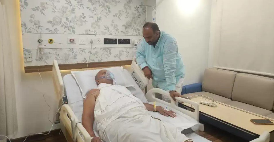 ४५