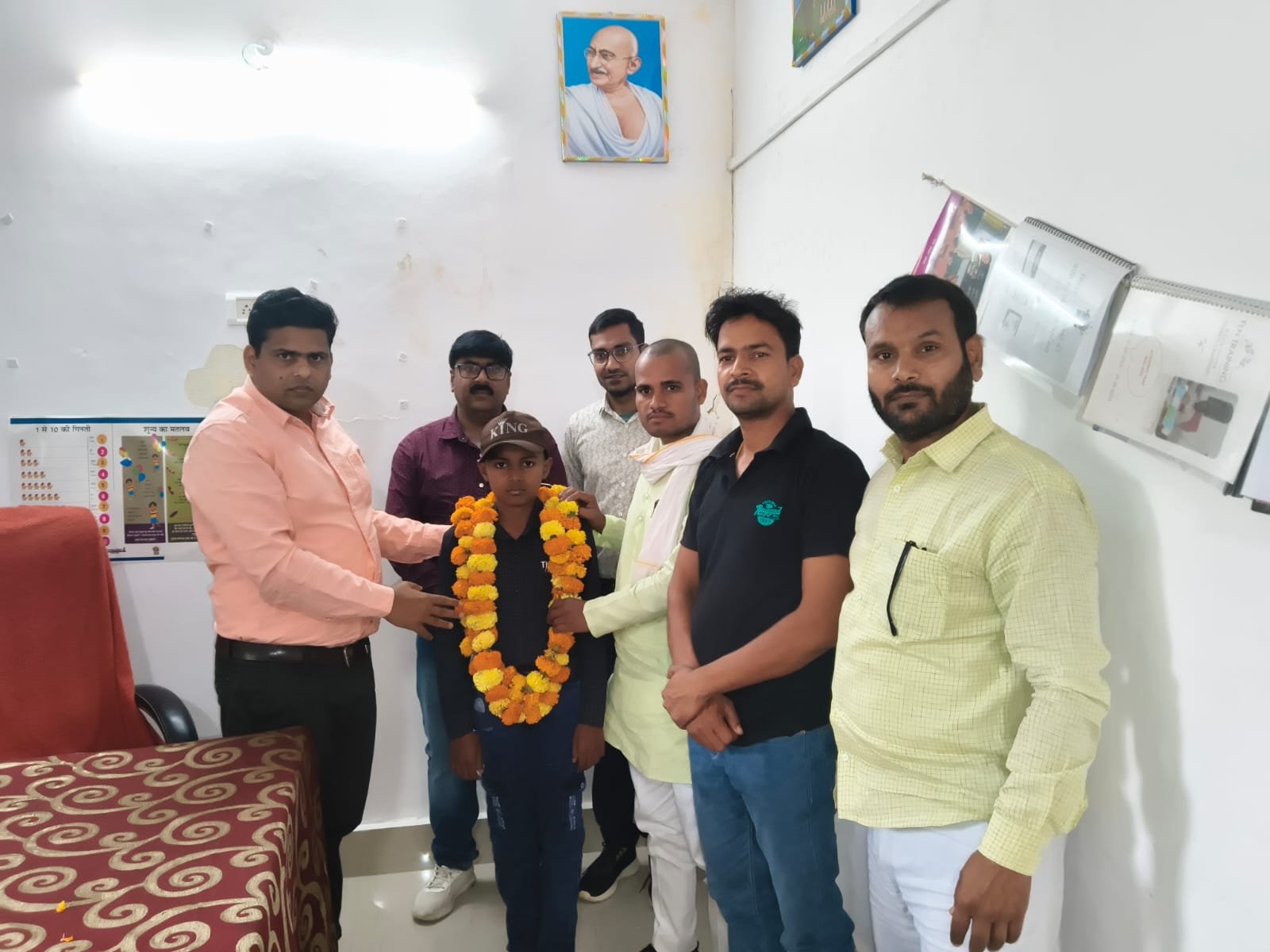 प्राथमिक विद्यालय के छात्र आयुष विश्वकर्मा ने नवोदय विद्यालय प्रवेश परीक्षा में मारी बाजी : Chandauli News