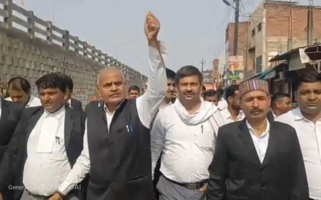 Lucknow Police Lathicharge Protest